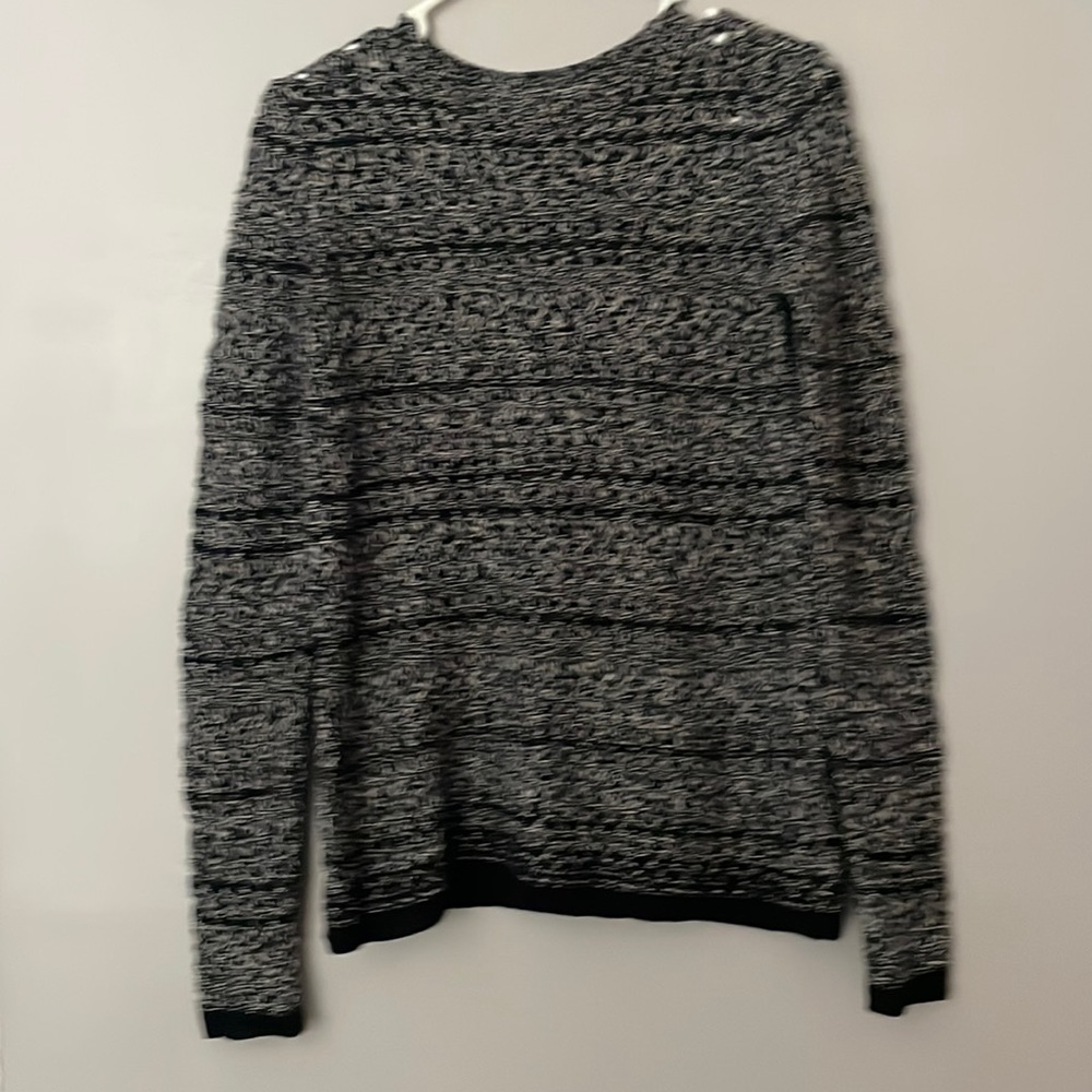 Bass Ladies XS salt & peppered knit sweater. Used but in beautiful condition.